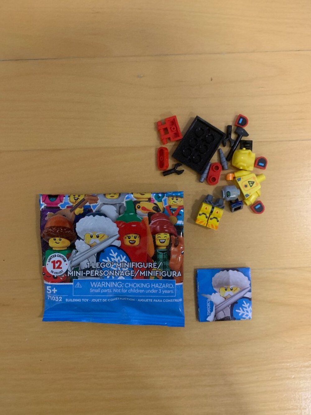 NEW Lego minifigure series 22 - Robot Repair Tech